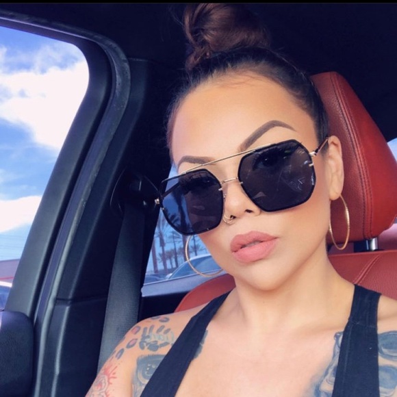 Women’s Sunglasses - Picture 1 of 2